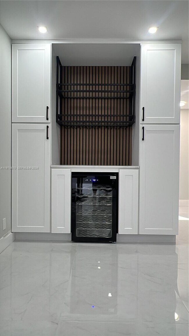 Building Photo - 17021 N Bay Rd