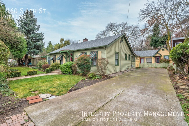 Building Photo - 160 S 4th St