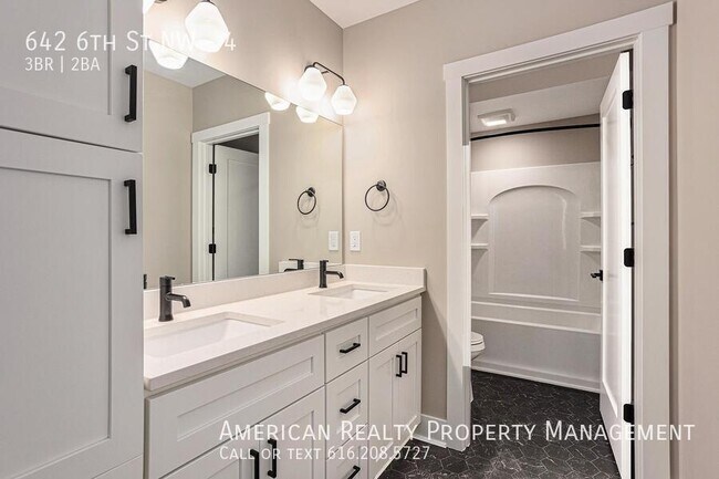 Building Photo - 642 6th St NW