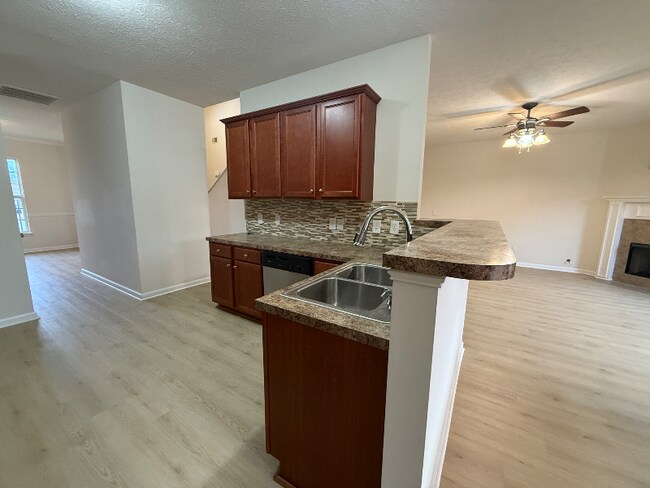 Building Photo - 102 Privett Ct