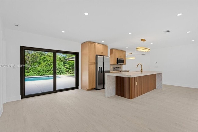 Building Photo - 401 SW 63rd Terrace