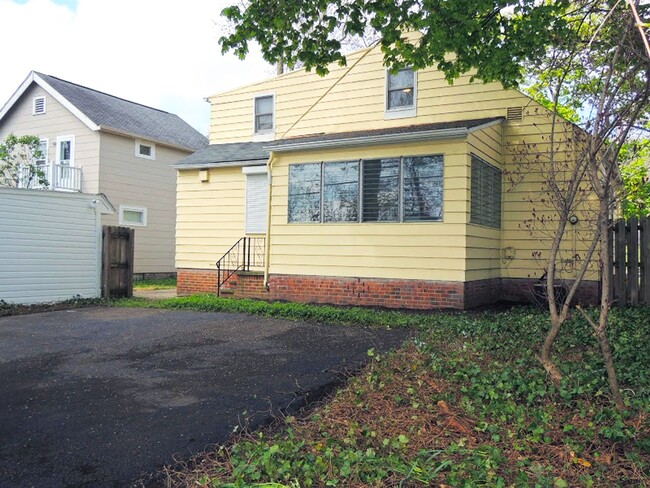 Building Photo - 4 Bed - 1.5 Bath Cape Cod for Rent in Clev...