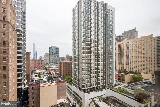 Building Photo - 135 S 19th St