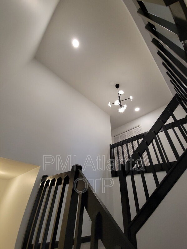 Building Photo - 1782 Millview Dr NE