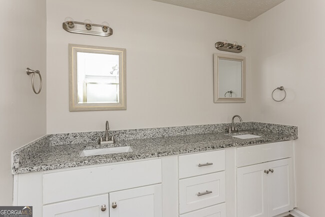 Building Photo - 8147 Mountain Pass