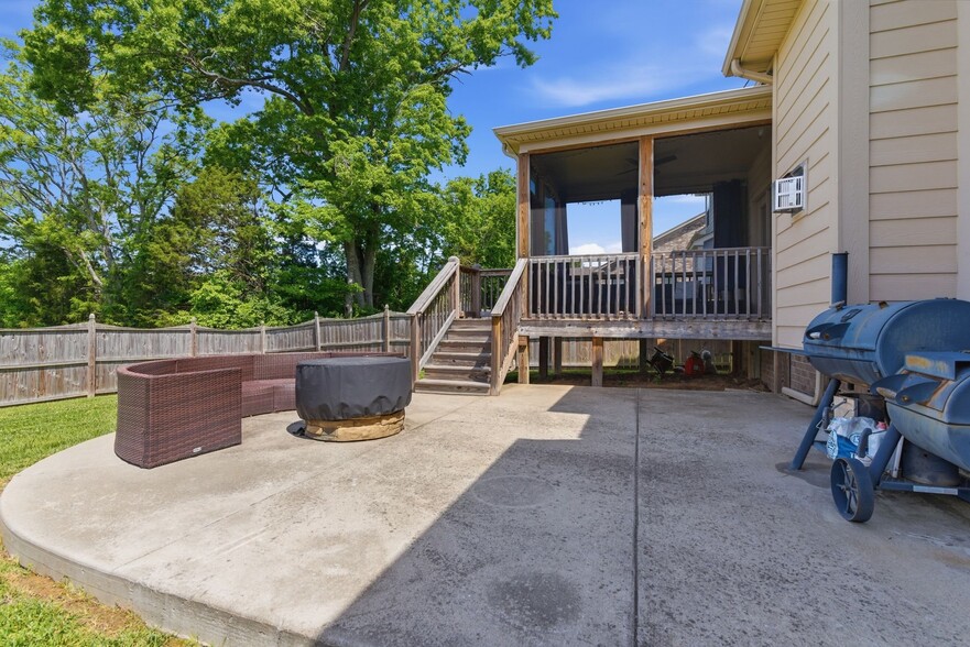 Building Photo - 7036 Bennett Dr.