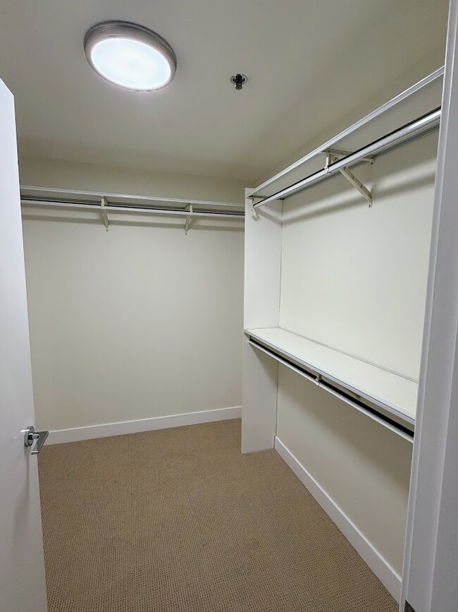 Building Photo - 700 W Harbor Dr