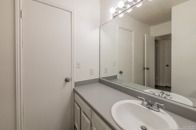 Building Photo - 7006 Silver Canyon