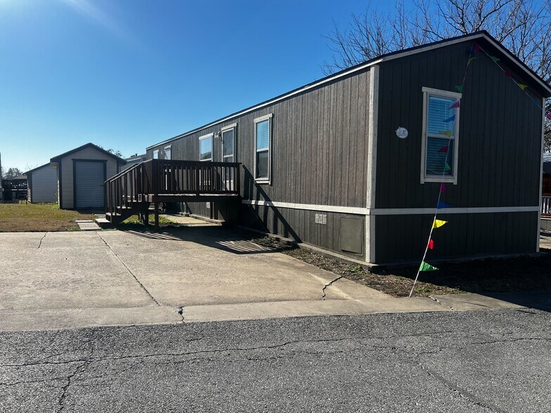 Building Photo - 709 N Collins Fwy