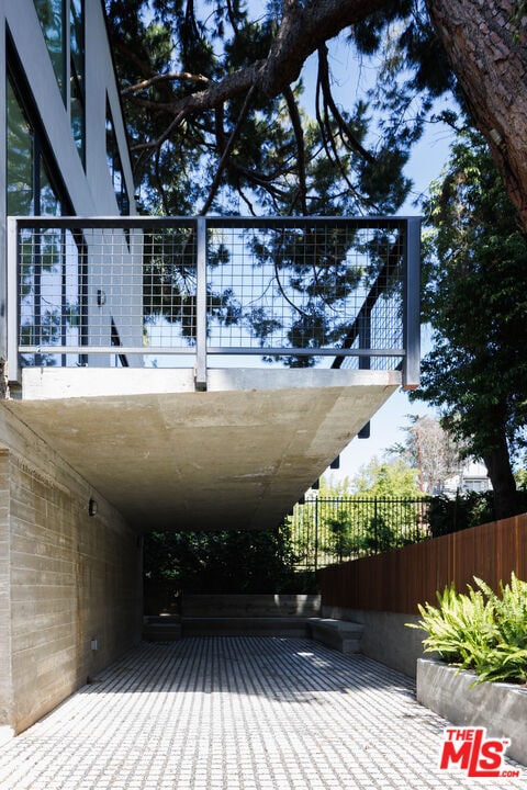 Building Photo - 1628 1/2 Micheltorena St