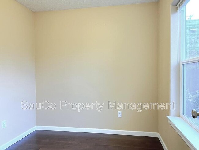 Building Photo - 15618 SE Caruthers Ct