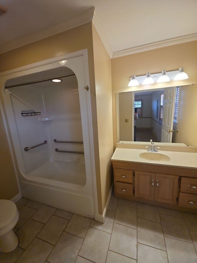 Building Photo - 2-Bedroom Handicap-Accessible Home with 3-Season Porch, Garage, and Large Yard