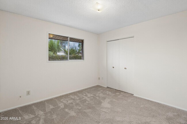 Building Photo - 1014 E Balboa Cir