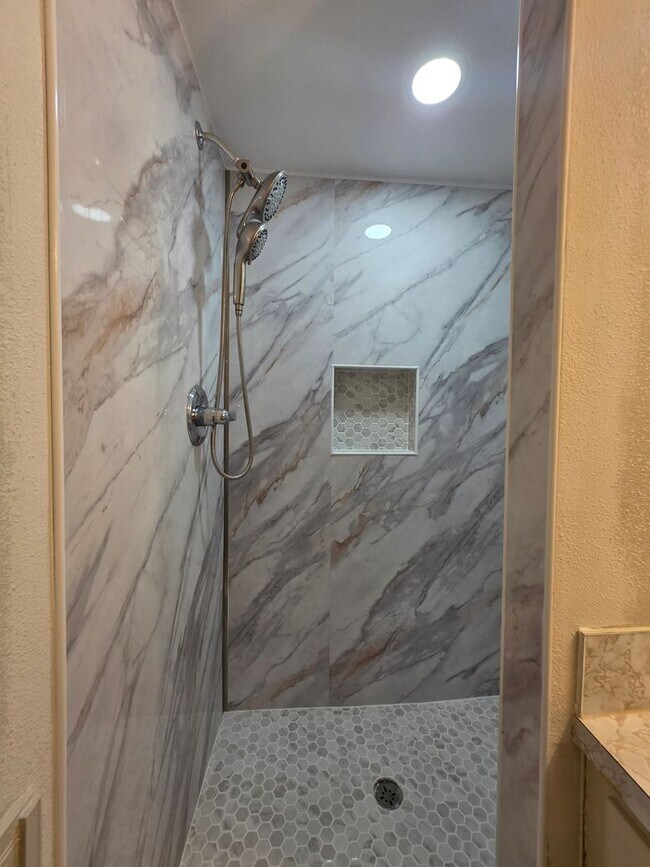 Building Photo - Cute 4 bedroom home in Shawnee