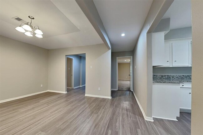 Building Photo - 2318 Turtle Creek Dr