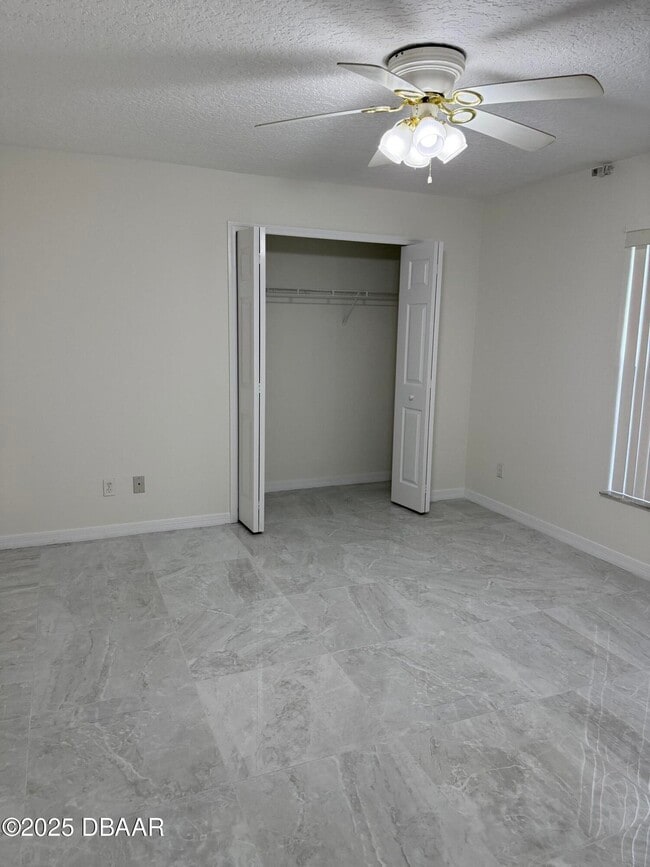 Building Photo - 3727 Sunrise Oaks Dr