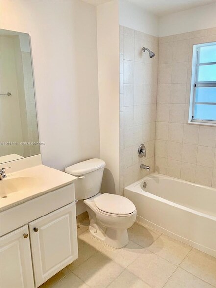 Building Photo - 218 SW 6th Pl