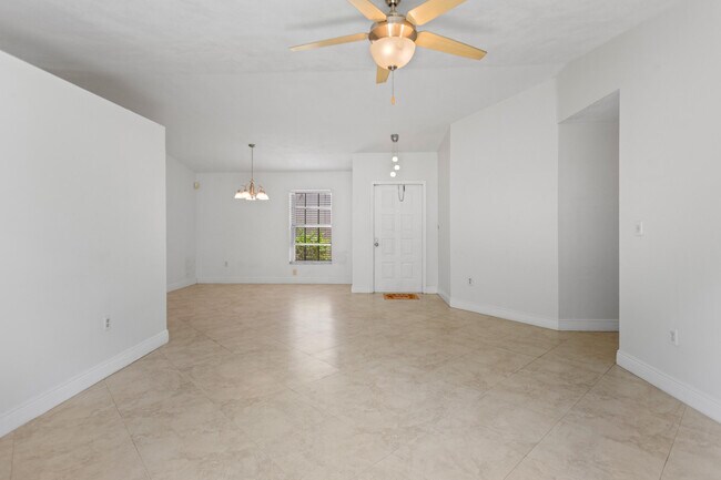 Building Photo - 13945 Langley Pl