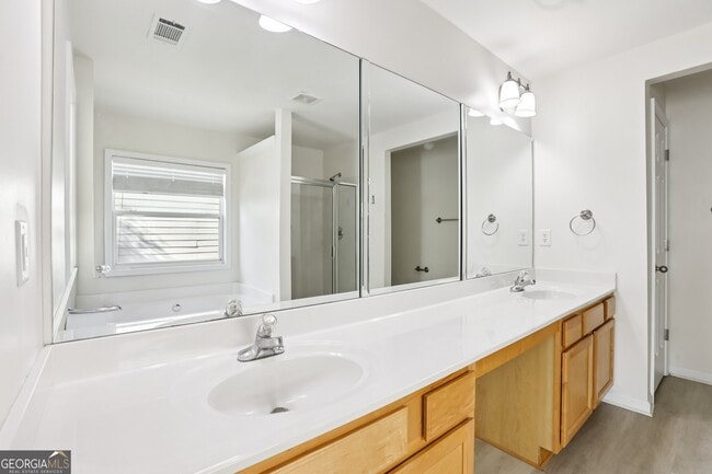 Building Photo - 5940 Bentley Way