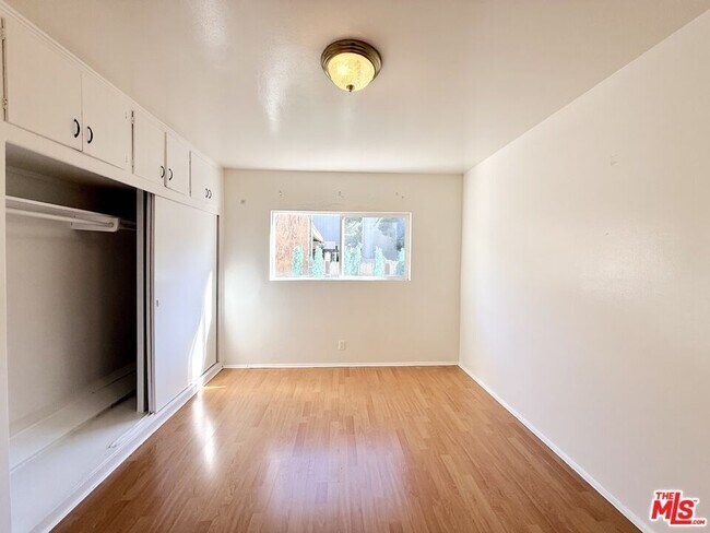 Building Photo - 630 Westbourne Dr