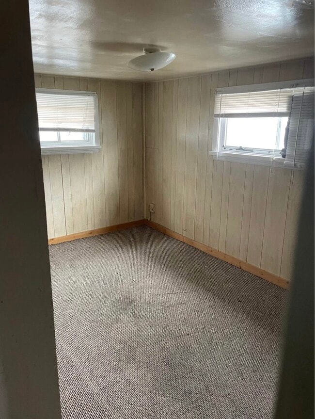 Building Photo - 411 W Main St