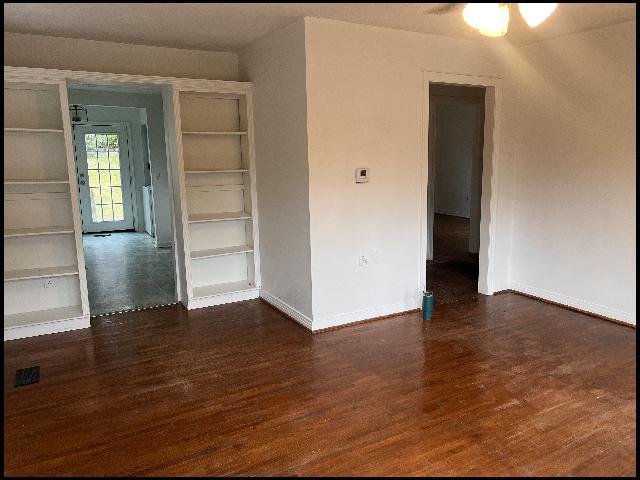 Building Photo - 5919 Woodlawn Dr