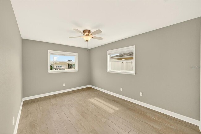 Building Photo - 5434 Oakhurst Dr