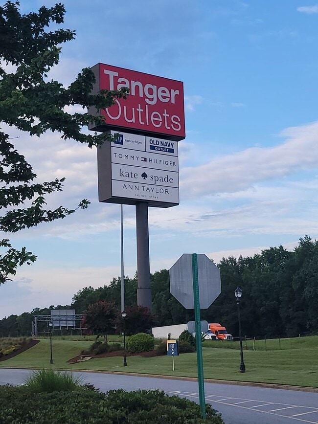 Building Photo - Build to Rent 4 Bdrm Lake Access - Luxury flooring -Stainless steel appliance - Covered Porch