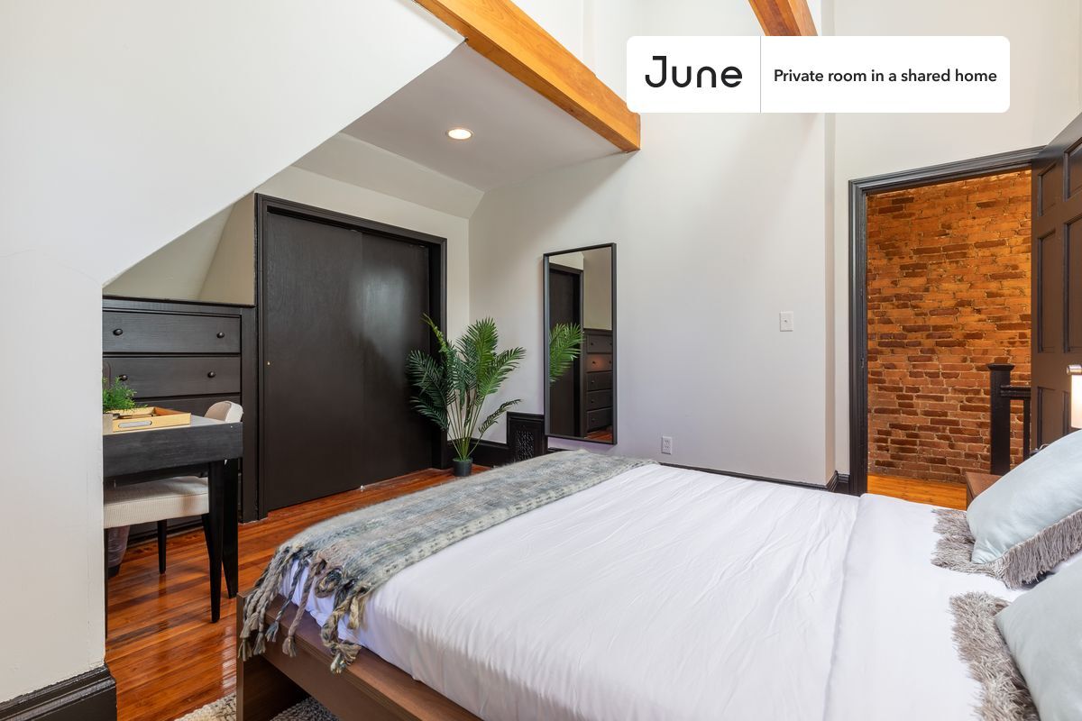 Building Photo - Room in Shared 5 bed/2 bath home