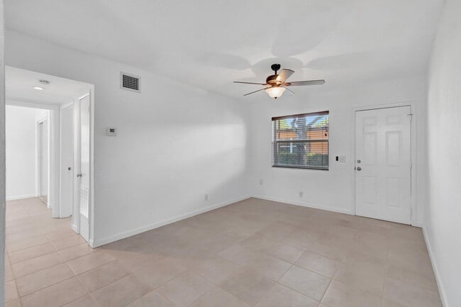 Building Photo - 710 SE 4th Ave