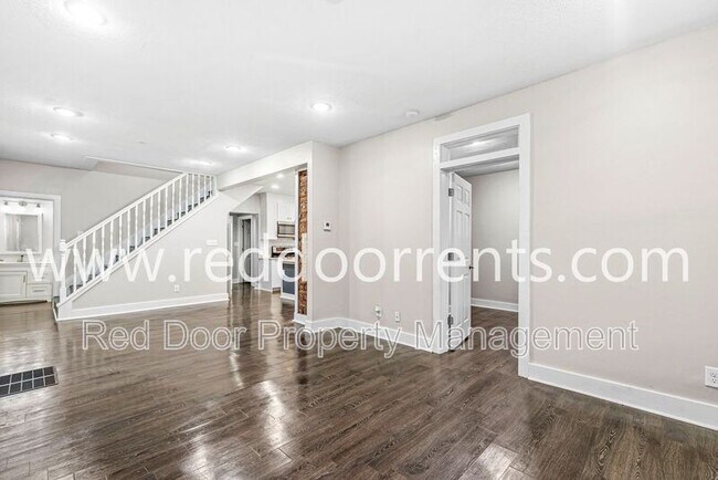 Building Photo - 2028 Hoyt Ave