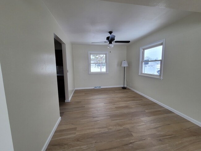 Building Photo - 4998 10th Ave