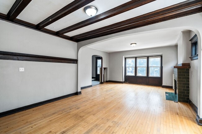 Building Photo - Maryland Upper steps to UWM