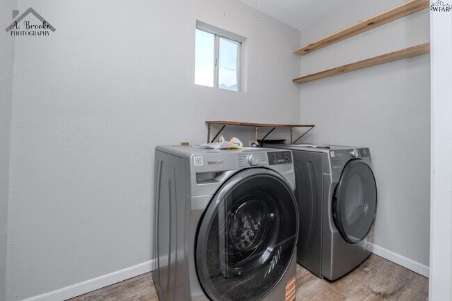 Building Photo - 2920 Featherston Ave