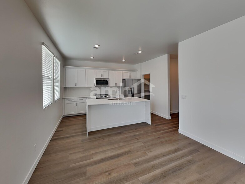 Building Photo - 20177 W Thomas Rd