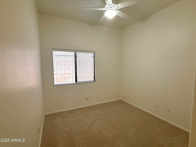 Building Photo - 4208 E Hamblin Dr