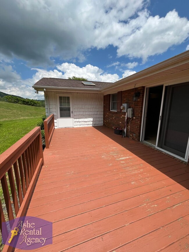 Building Photo - Charming 3bd/2ba House In West Jefferson