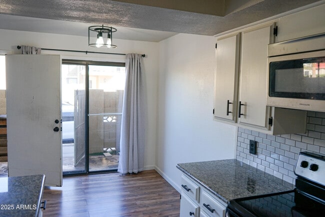 Building Photo - 1261 N 84th Pl