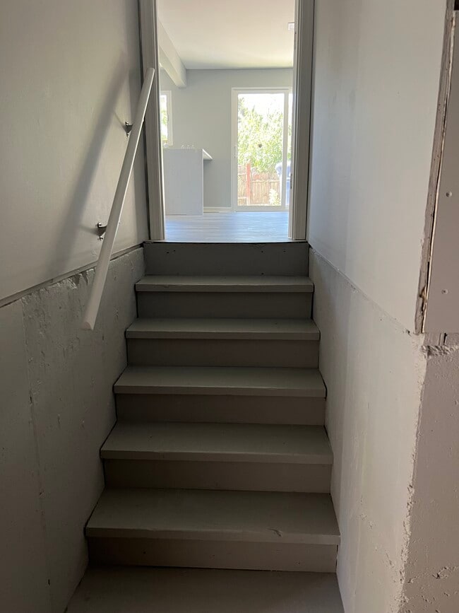 Building Photo - 385 Dover Ln