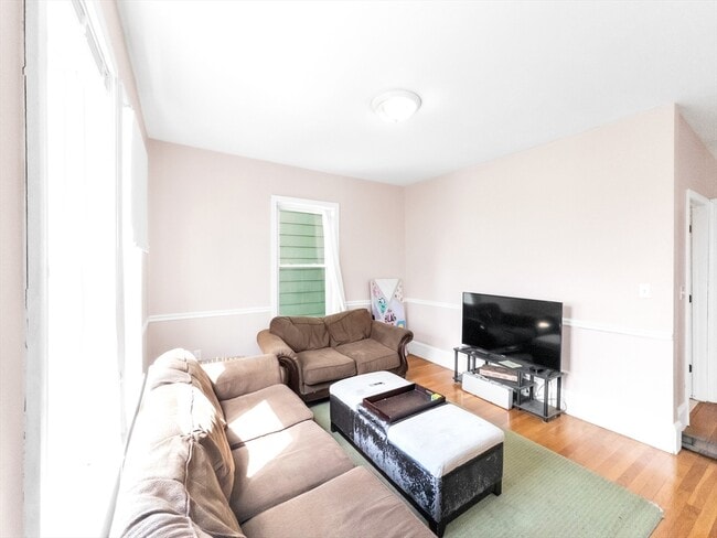 Building Photo - 32 Fisher Ave