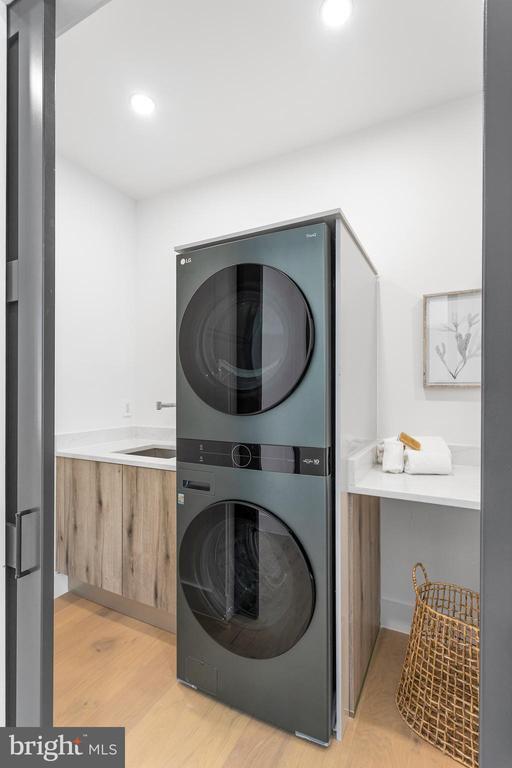 Building Photo - 1733 Chain Bridge Rd