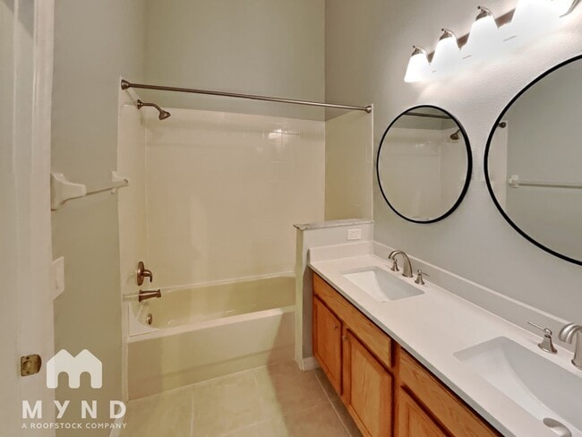 Building Photo - 9775 Doriath Cir