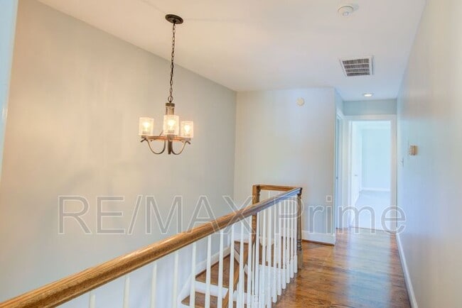 Building Photo - 1229 Llewellyn Ave