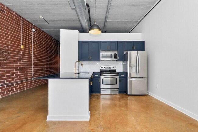 Building Photo - 626 N Graham St