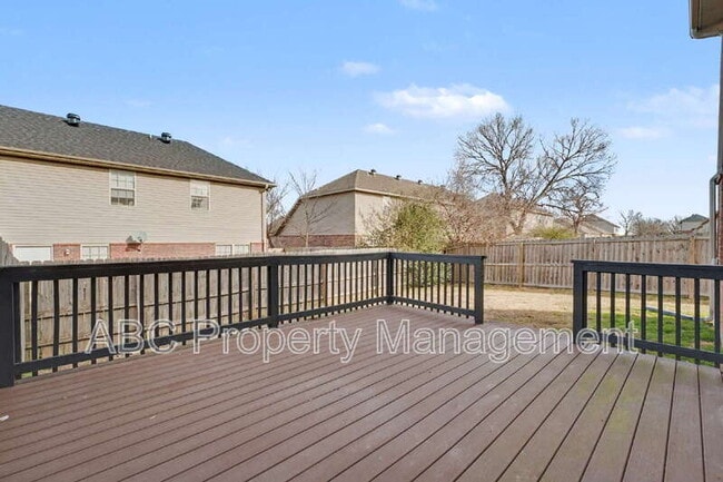 Building Photo - 3006 SW Deerfield Blvd