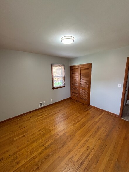 Building Photo - 3389 S Whitnall Ave