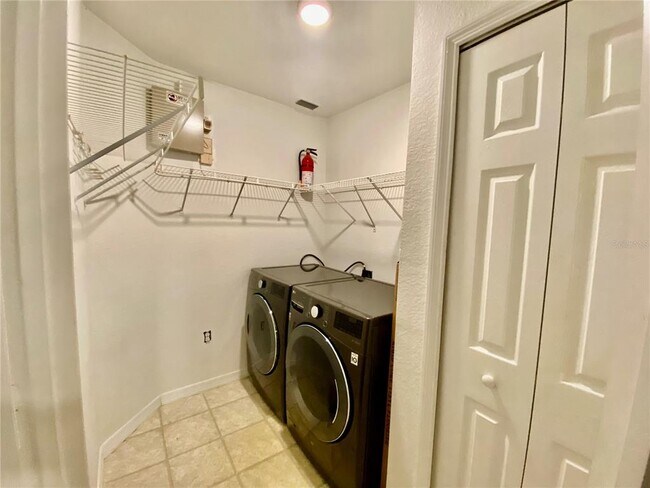 Building Photo - 5463 Vineland Rd