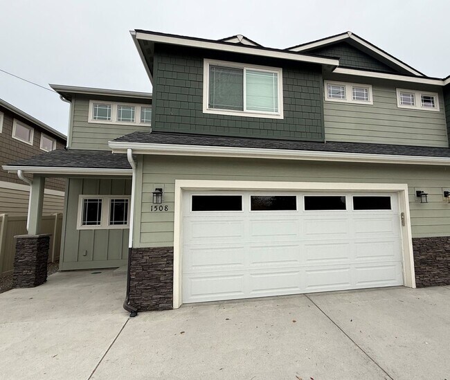 Primary Photo - 15081510