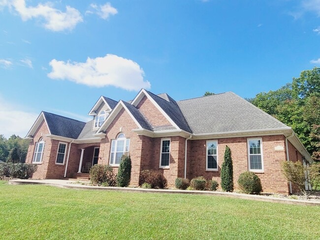 Building Photo - Beautiful Brick Ranch in Campbell County