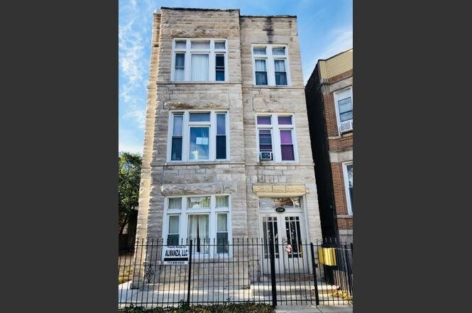 Building Photo - 2354 S Albany Ave